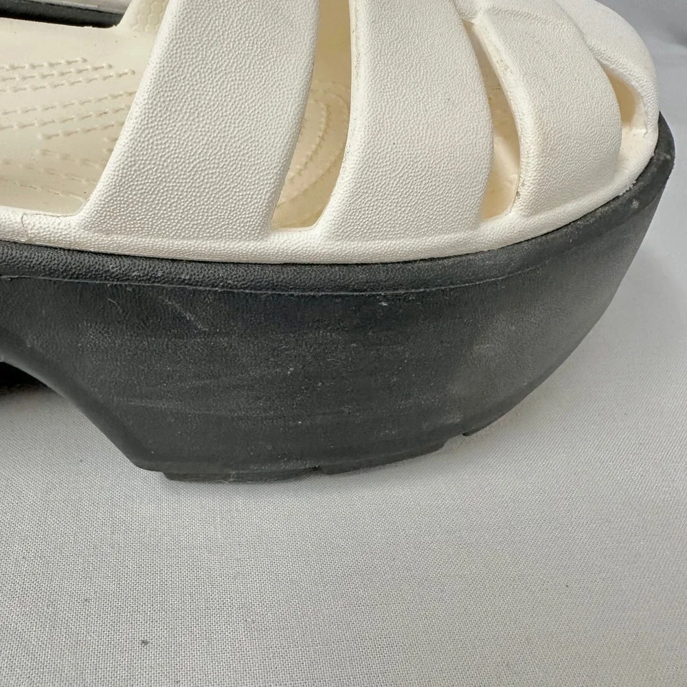 Crocs‎ Stomp Fisherman Sandals in Chalk Sandals Womens 9 Chunky Platform Caged